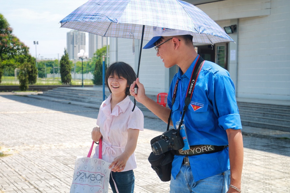 Thí sinh mắc bệnh bại não và câu chuyện ứa nước mắt về người cha gà trống nuôi con 24 năm - 2 Thí sinh mắc bệnh bại não và câu chuyện ứa nước mắt về người cha gà trống nuôi con 24 năm - 2