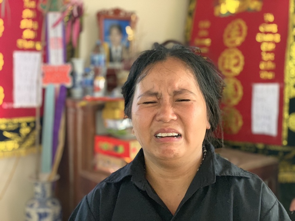 Bố chết thảm, mẹ tâm thần, ba đứa trẻ sống lay lắt không nơi nương tựa - 18 Bố chết thảm, mẹ tâm thần, ba đứa trẻ sống lay lắt không nơi nương tựa - 18