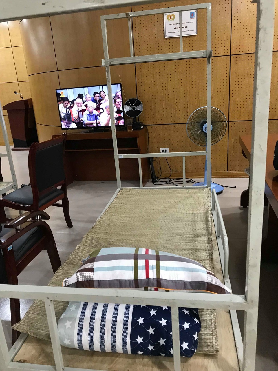 Đột nhập “điểm nóng” in sao đề thi THPT quốc gia: 14 ngày không thấy mặt trời - 4 Đột nhập “điểm nóng” in sao đề thi THPT quốc gia: 14 ngày không thấy mặt trời - 4