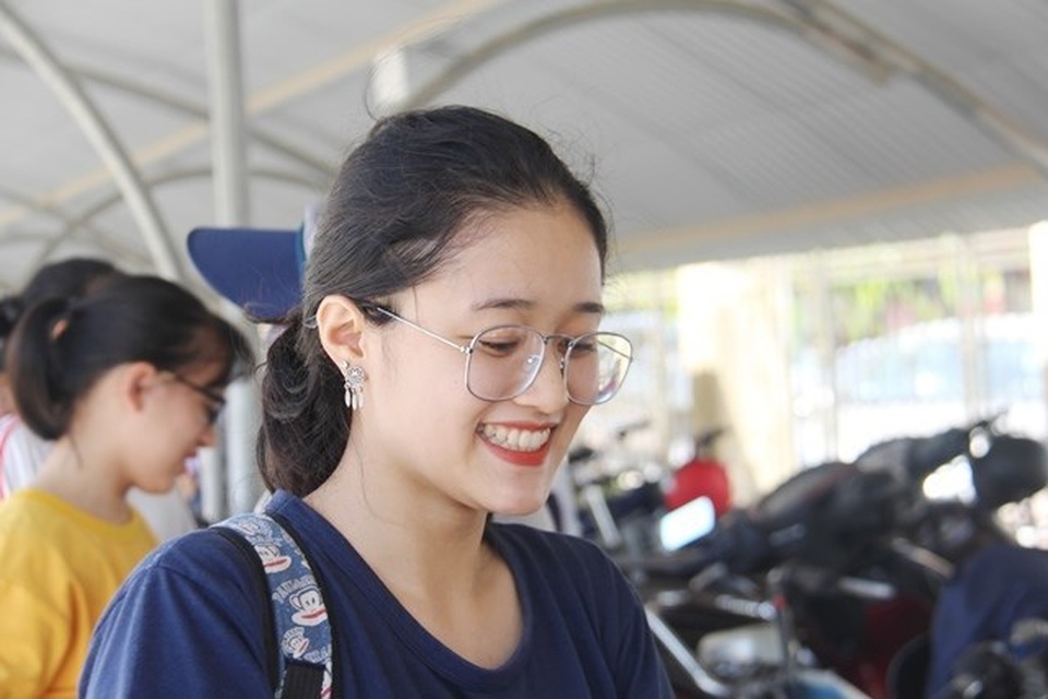 Những thiếu nữ 18 tuổi xinh đẹp như hoa xua tan nắng nóng mệt mỏi mùa thi - 11 Những thiếu nữ 18 tuổi xinh đẹp như hoa xua tan nắng nóng mệt mỏi mùa thi - 11