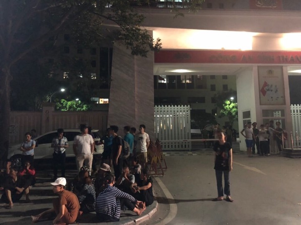 Vụ đánh nhau náo loạn khu du lịch: Tiếp tục triệu tập 5 đối tượng - 2 Vụ đánh nhau náo loạn khu du lịch: Tiếp tục triệu tập 5 đối tượng - 2
