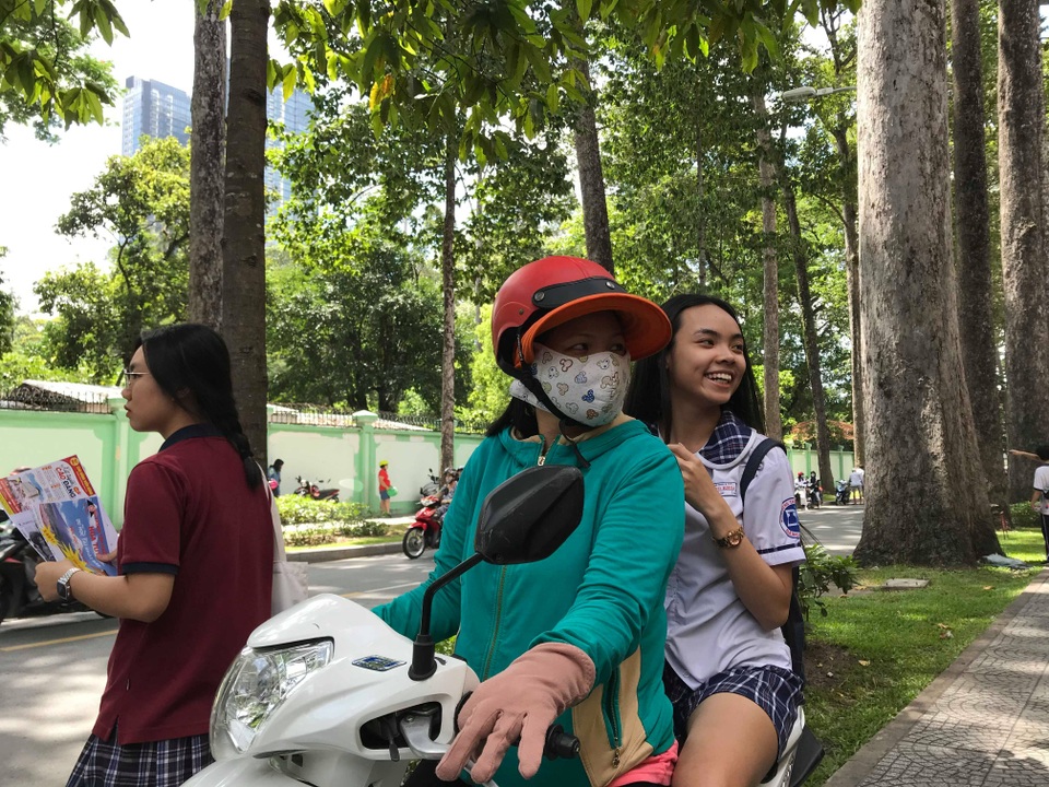 “Thi xong rồi, đi chơi thôi con!” - 7 “Thi xong rồi, đi chơi thôi con!” - 7
