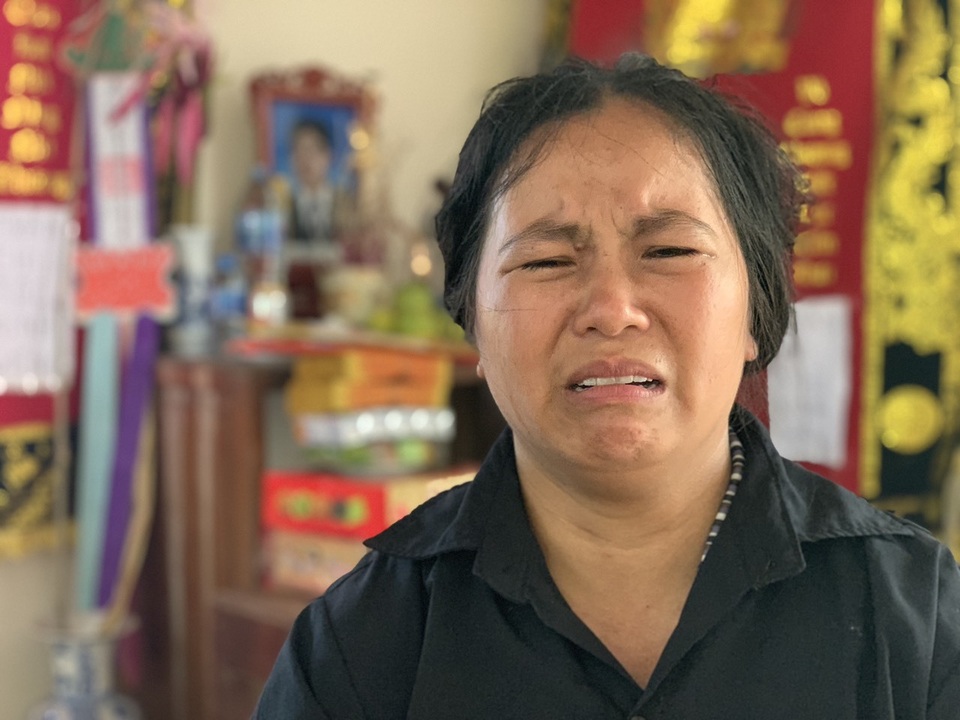 Bố chết thảm, mẹ tâm thần, ba đứa trẻ sống lay lắt không nơi nương tựa - 11 Bố chết thảm, mẹ tâm thần, ba đứa trẻ sống lay lắt không nơi nương tựa - 11