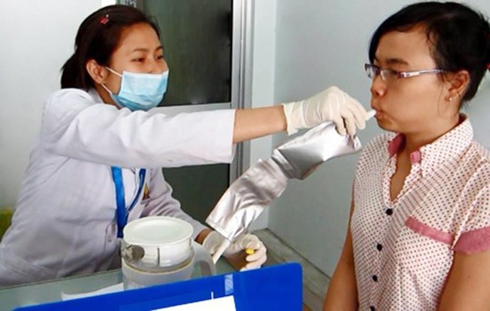 Ăn đũa, hôn hít, mớm cơm: HP lan tràn ra đấy! - 3