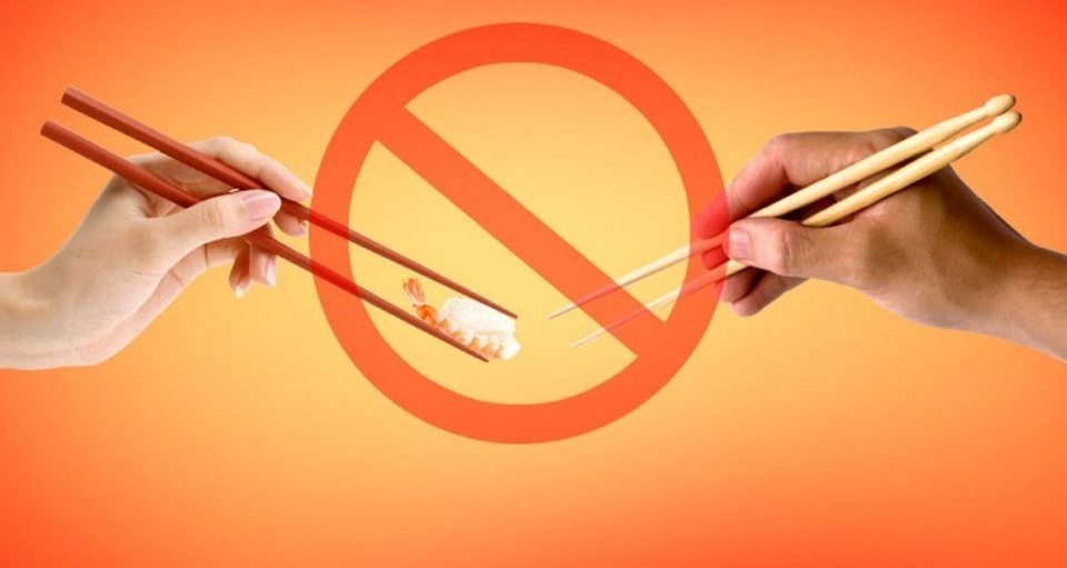 Ăn đũa, hôn hít, mớm cơm: HP lan tràn ra đấy! - 5