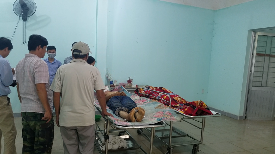 Nổ bánh xe múc, 2 thợ sửa xe tử vong - 1 Nổ bánh xe múc, 2 thợ sửa xe tử vong - 1