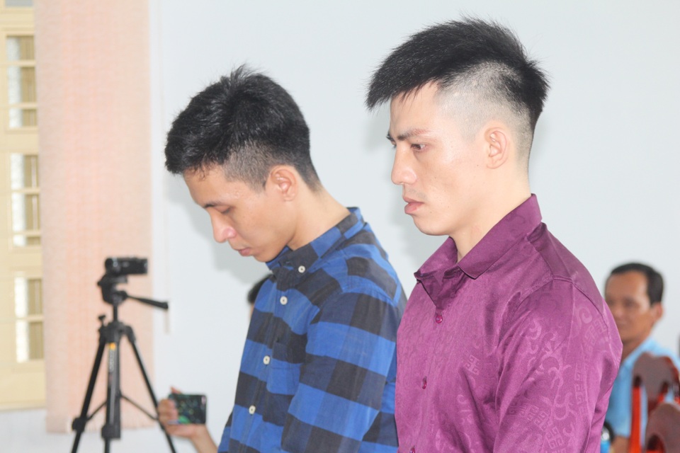 Hai cựu nhân viên cướp hơn 2 tỷ đồng tại trạm thu phí Dầu Giây lĩnh 39 năm tù - 1 Hai cựu nhân viên cướp hơn 2 tỷ đồng tại trạm thu phí Dầu Giây lĩnh 39 năm tù - 1