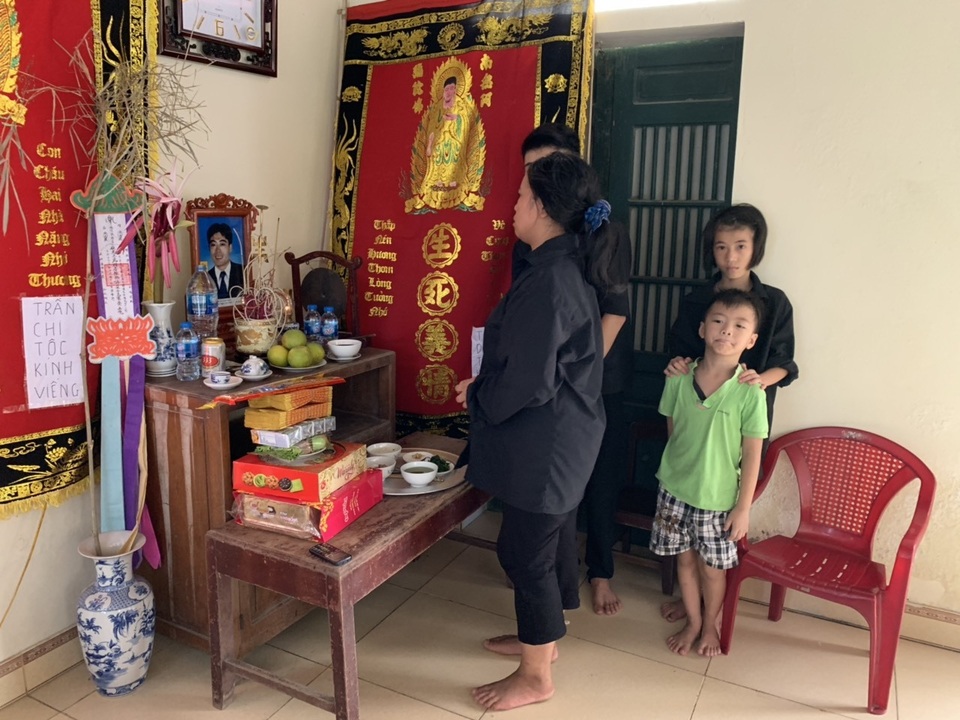 Bạn đọc Dân trí giúp đỡ gia đình người đàn ông trụ cột bị chết thảm số tiền gần 260 triệu đồng - 1 Bạn đọc Dân trí giúp đỡ gia đình người đàn ông trụ cột bị chết thảm số tiền gần 260 triệu đồng - 1