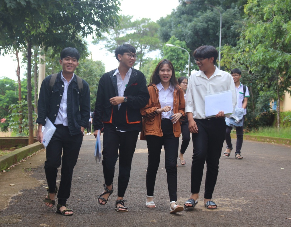 Thí sinh nhận định đề Địa và GDCD dễ, đề Sử khó - 1 Thí sinh nhận định đề Địa và GDCD dễ, đề Sử khó - 1