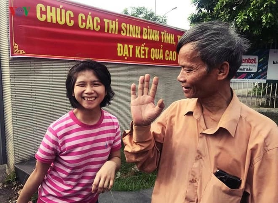 Dân mạng chia sẻ những hình ảnh, khoảnh khắc đẹp trong kỳ thi THPT - 13 Dân mạng chia sẻ những hình ảnh, khoảnh khắc đẹp trong kỳ thi THPT - 13