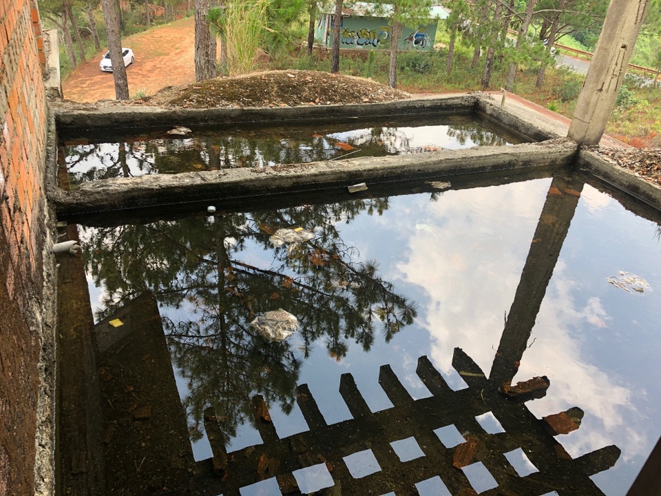 Hàng chục biệt thự cao cấp bị bỏ hoang ở hồ Tuyền Lâm - 11 Hàng chục biệt thự cao cấp bị bỏ hoang ở hồ Tuyền Lâm - 11