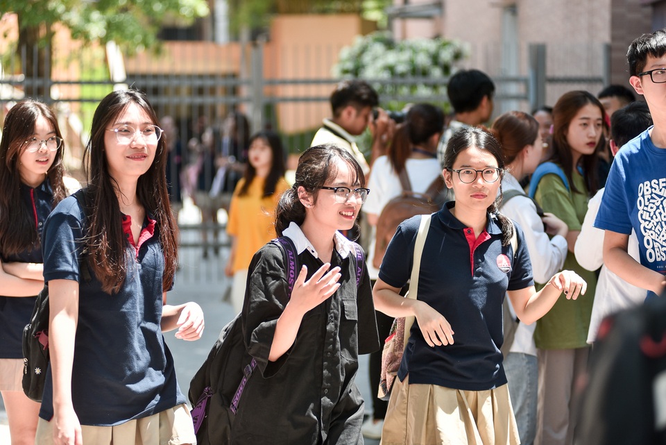 Muôn vẻ cảm xúc thí sinh sau khi hoàn thành kỳ thi THPT quốc gia 2019 - 2 Muôn vẻ cảm xúc thí sinh sau khi hoàn thành kỳ thi THPT quốc gia 2019 - 2