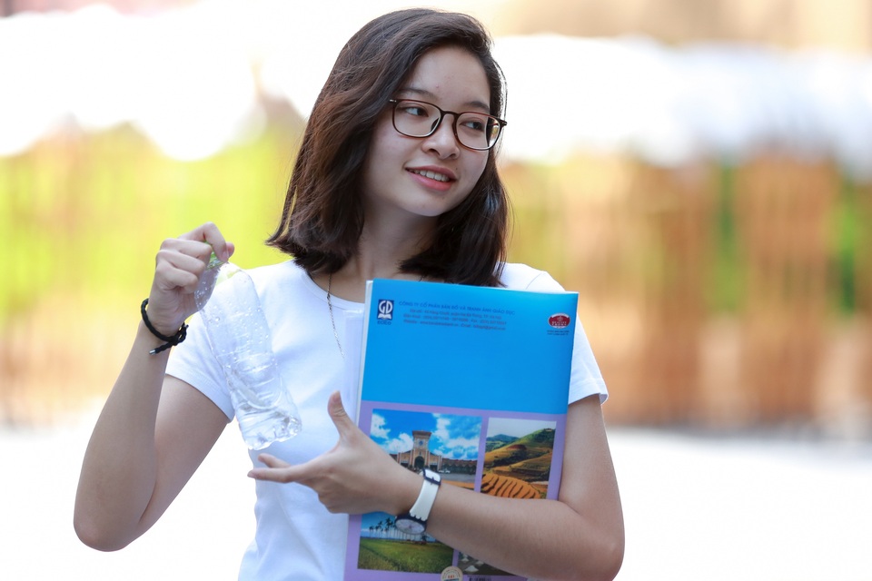 Muôn vẻ cảm xúc thí sinh sau khi hoàn thành kỳ thi THPT quốc gia 2019 - 12 Muôn vẻ cảm xúc thí sinh sau khi hoàn thành kỳ thi THPT quốc gia 2019 - 12