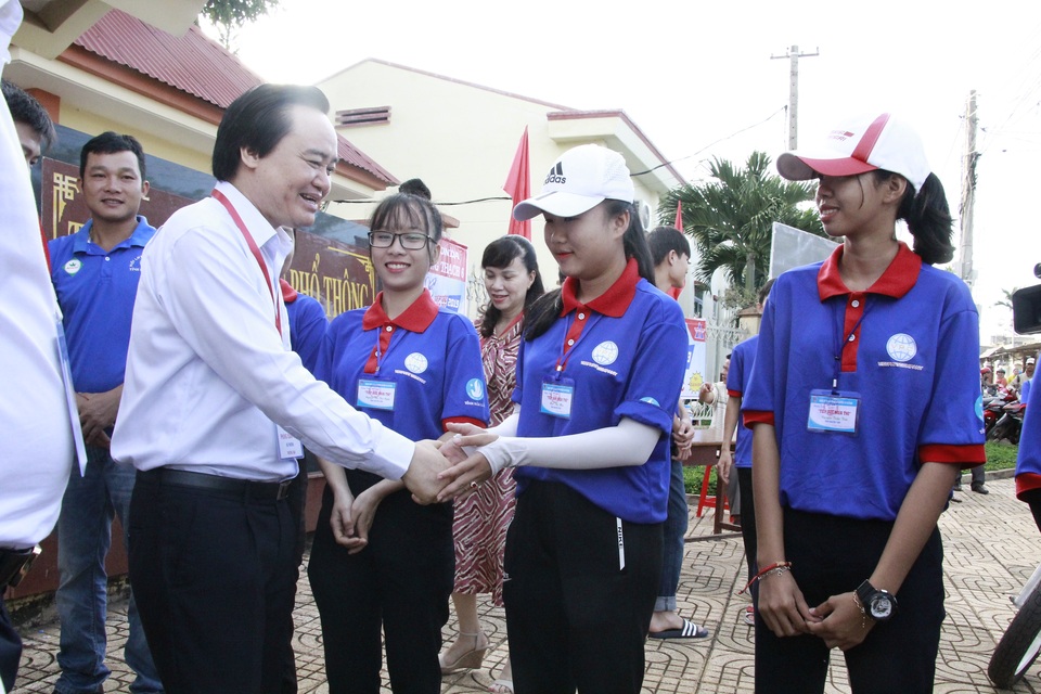 Những hình ảnh đẹp về tiếp sức mùa thi tại Đắk Lắk - 4 Những hình ảnh đẹp về tiếp sức mùa thi tại Đắk Lắk - 4
