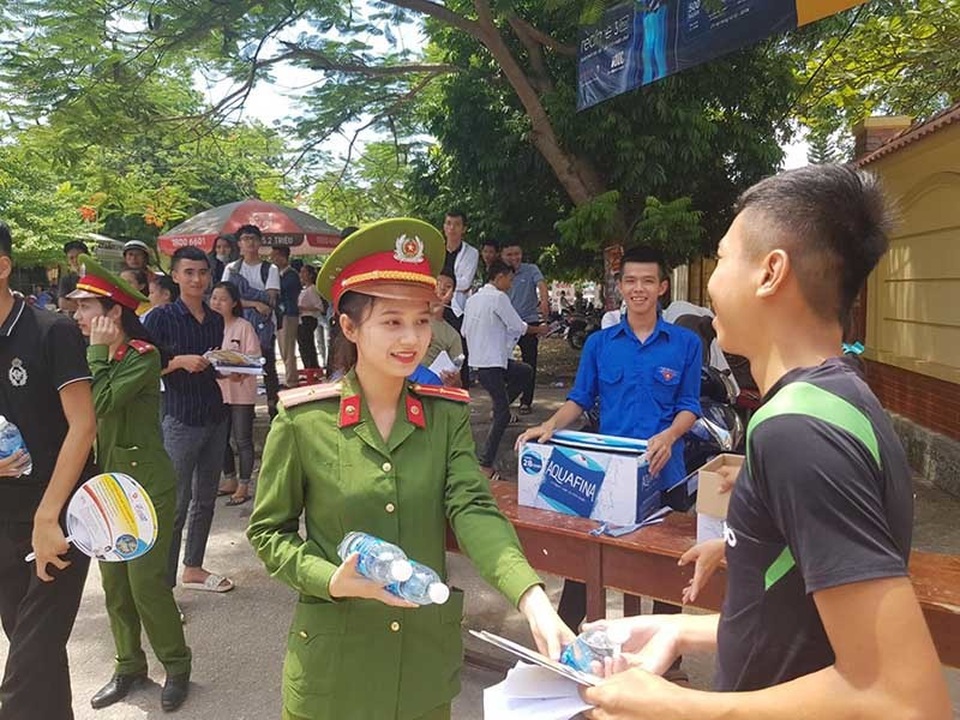Nữ chiến sĩ công an gây thương nhớ kể chuyện về 2 lần thi trượt đại học - 1 Nữ chiến sĩ công an gây thương nhớ kể chuyện về 2 lần thi trượt đại học - 1