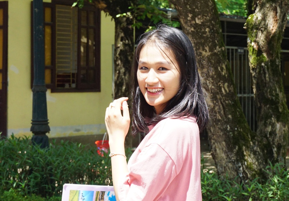 Rạng rỡ nụ cười xua tan nắng nóng mùa thi xứ Nghệ - 5 Rạng rỡ nụ cười xua tan nắng nóng mùa thi xứ Nghệ - 5