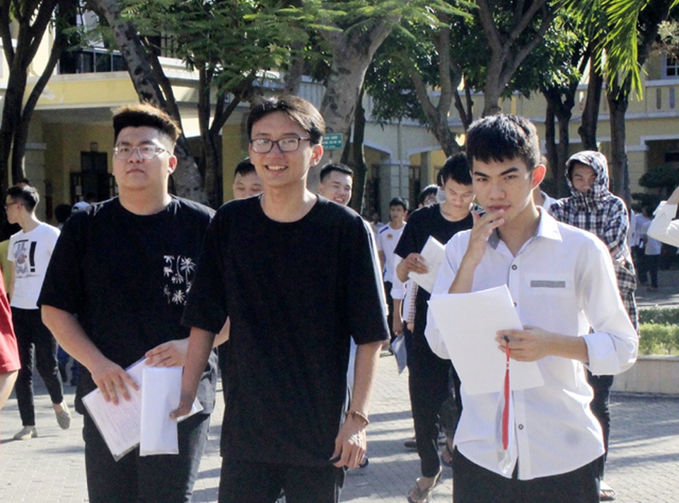 Rạng rỡ nụ cười xua tan nắng nóng mùa thi xứ Nghệ - 6 Rạng rỡ nụ cười xua tan nắng nóng mùa thi xứ Nghệ - 6