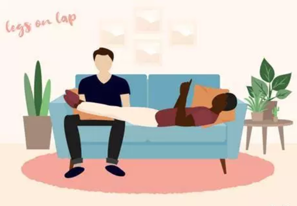 Cách cùng nhau ngồi trên ghế sofa tiết lộ tình yêu của bạn - 2 Cách cùng nhau ngồi trên ghế sofa tiết lộ tình yêu của bạn - 2