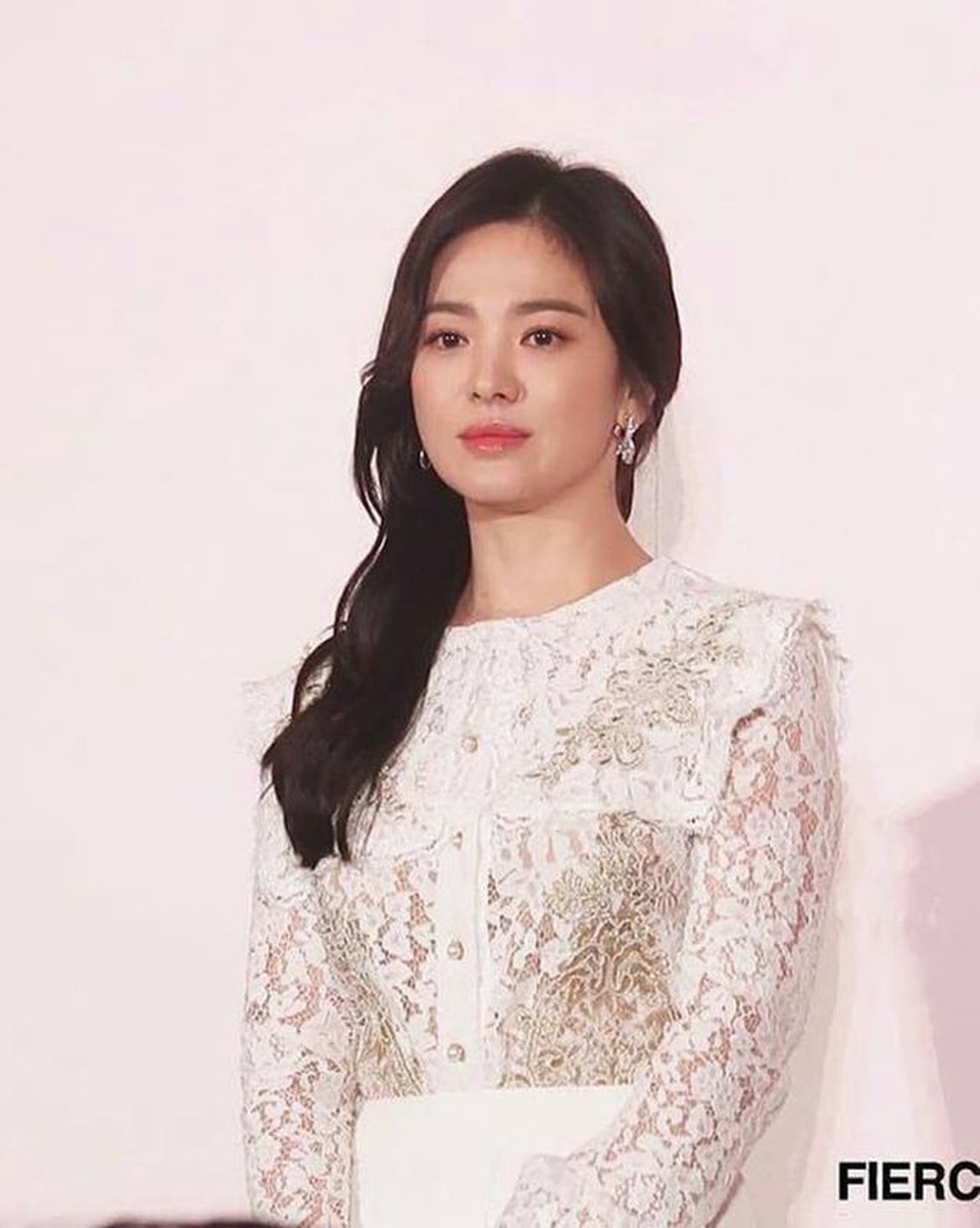 Hình ảnh ngọt ngào của Song Hye Kyo - Song Joong Ki trước khi chia tay - 25 Hình ảnh ngọt ngào của Song Hye Kyo - Song Joong Ki trước khi chia tay - 25