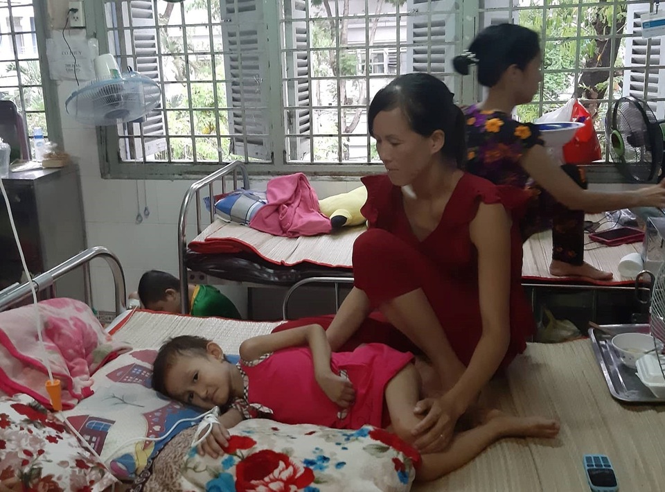 Xót thương bé 5 tuổi quằn quại chống chọi với những cơn đau do bệnh ung thư - 8 Xót thương bé 5 tuổi quằn quại chống chọi với những cơn đau do bệnh ung thư - 8