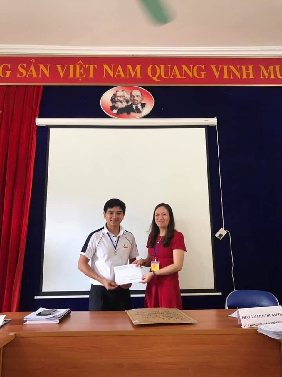 Cán bộ coi thi ĐH Thủy Lợi trích tiền công tác phí ủng hộ điểm thi - 5 Cán bộ coi thi ĐH Thủy Lợi trích tiền công tác phí ủng hộ điểm thi - 5