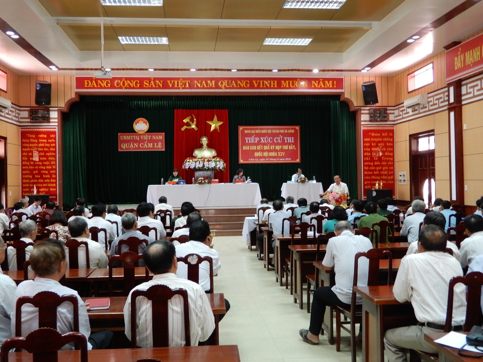 Tiếp xúc cử tri Đà Nẵng: Dính vô một xíu bia rượu thì đừng có lái xe! - 1