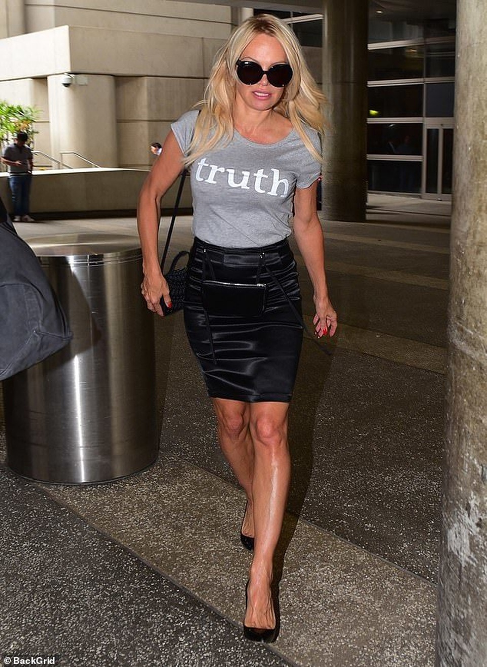 Pamela Anderson tái xuất sau khi tố bồ trẻ lừa tình - 1 Pamela Anderson tái xuất sau khi tố bồ trẻ lừa tình - 1
