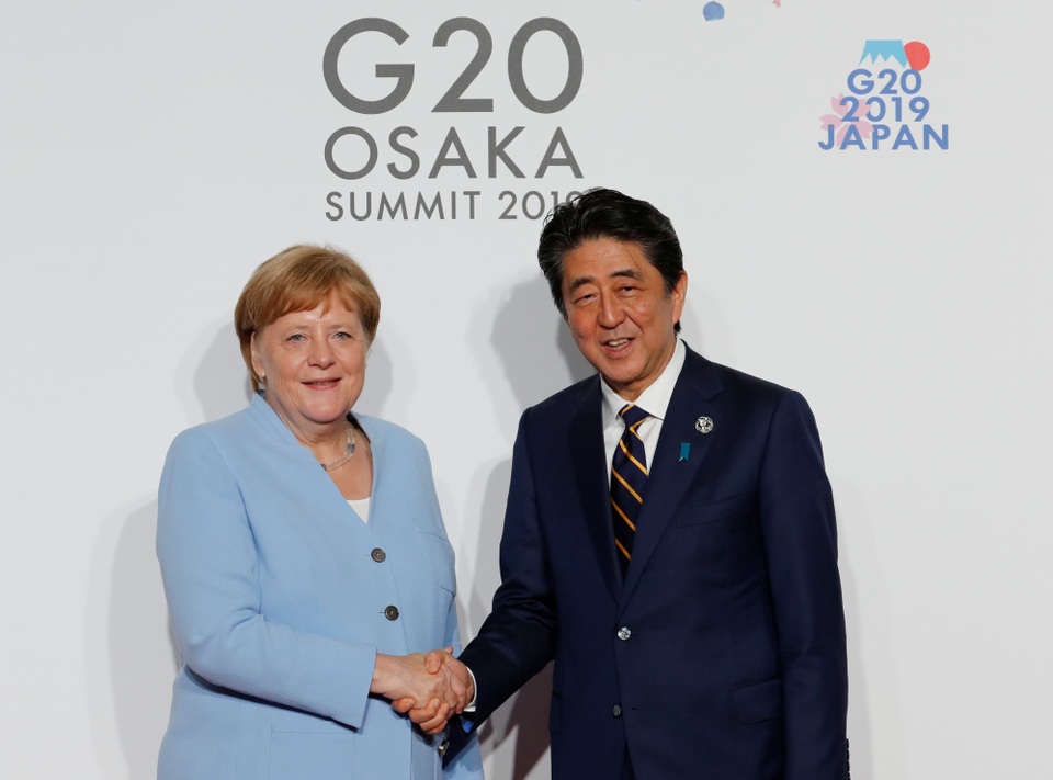 Nghi ngại về sức khỏe của “người đàn bà thép” Merkel sau hai lần run lẩy bẩy - 2 Nghi ngại về sức khỏe của “người đàn bà thép” Merkel sau hai lần run lẩy bẩy - 2
