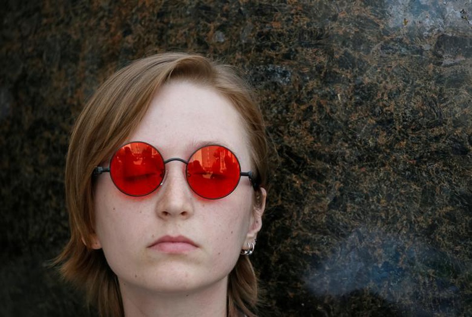 Muôn kiểu tránh nắng giải nhiệt trong mùa hè như thiêu đốt ở châu Âu - 6