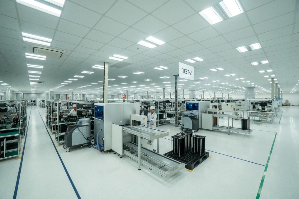 VinSmart hợp tác với Fujitsu và Qualcomm phát triển điện thoại thông minh 5G - 2 VinSmart hợp tác với Fujitsu và Qualcomm phát triển điện thoại thông minh 5G - 2