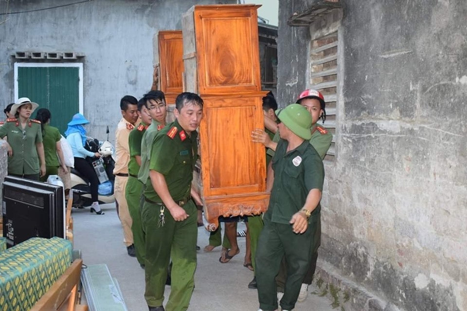 Vụ cháy rừng trong đêm: Lửa lại bùng phát dữ dội vào sáng sớm - 4 Vụ cháy rừng trong đêm: Lửa lại bùng phát dữ dội vào sáng sớm - 4