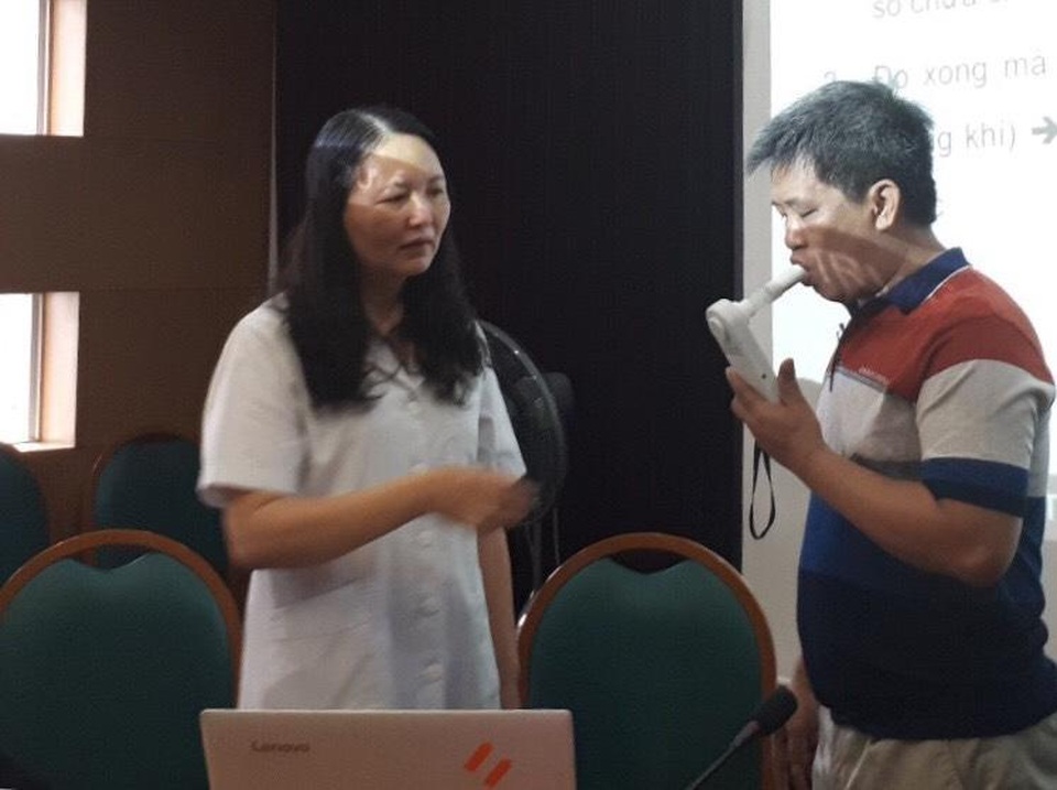 Tư vấn cai nghiện thuốc lá cho người bệnh qua tổng đài và mạng xã hội - 2 Tư vấn cai nghiện thuốc lá cho người bệnh qua tổng đài và mạng xã hội - 2