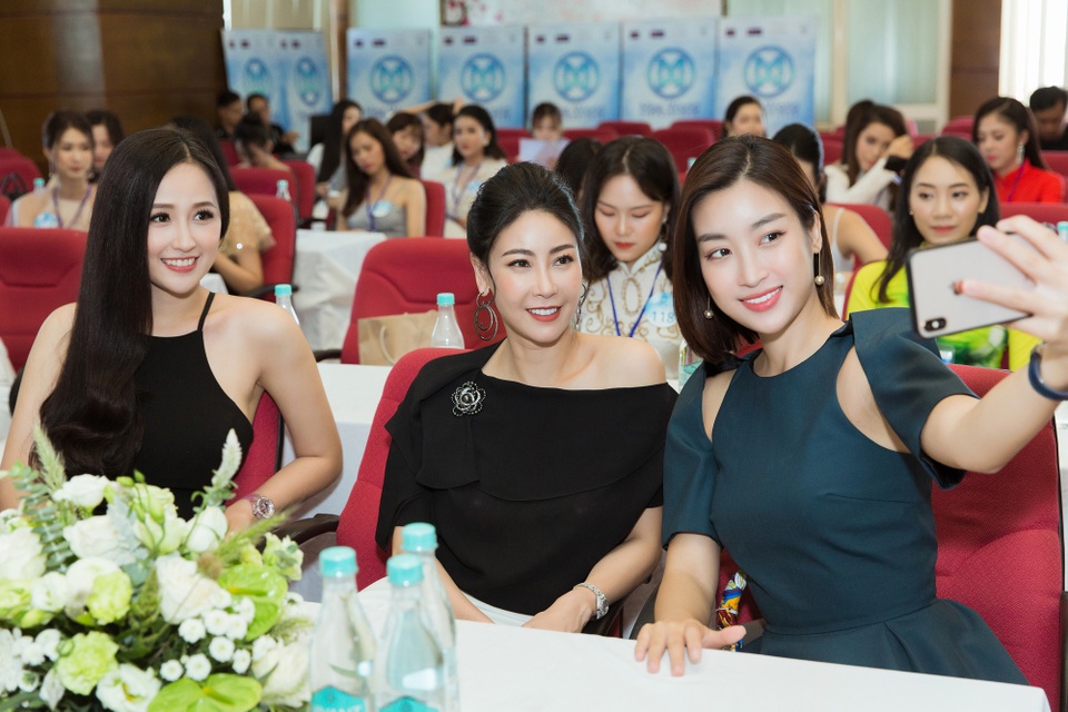 Nhan sắc “bất phân thắng bại” của 3 Hoa hậu đăng quang cách nhau hơn 10 năm - 3 Nhan sắc “bất phân thắng bại” của 3 Hoa hậu đăng quang cách nhau hơn 10 năm - 3