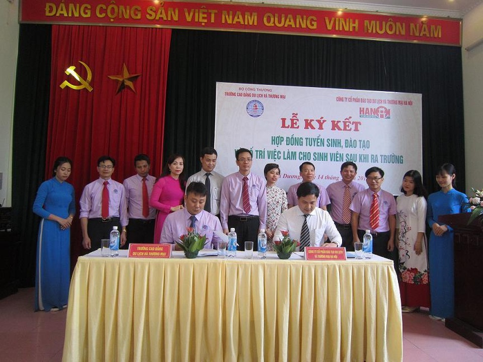 Trường Cao đẳng Du lịch và Thương mại thông báo tuyển sinh năm 2019 - 3 Trường Cao đẳng Du lịch và Thương mại thông báo tuyển sinh năm 2019 - 3