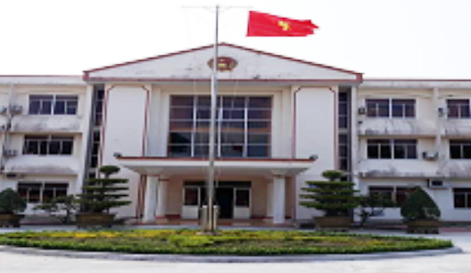Giảm án cho nguyên giảng viên đại học “làm giả giấy tờ để được lấy nhiều vợ” - 1 Giảm án cho nguyên giảng viên đại học “làm giả giấy tờ để được lấy nhiều vợ” - 1