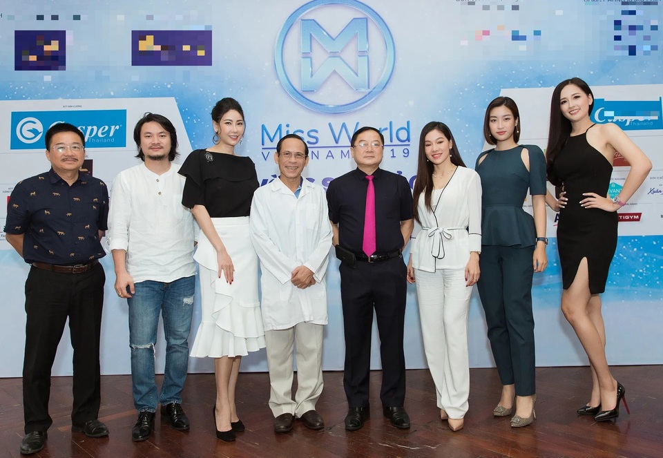 Nhan sắc “bất phân thắng bại” của 3 Hoa hậu đăng quang cách nhau hơn 10 năm - 2 Nhan sắc “bất phân thắng bại” của 3 Hoa hậu đăng quang cách nhau hơn 10 năm - 2