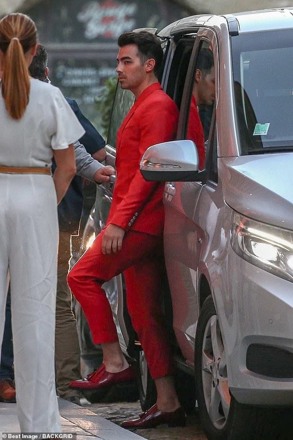 Joe Jonas và Sophie Turner mời nhiều sao dự đám cưới - 3 Joe Jonas và Sophie Turner mời nhiều sao dự đám cưới - 3