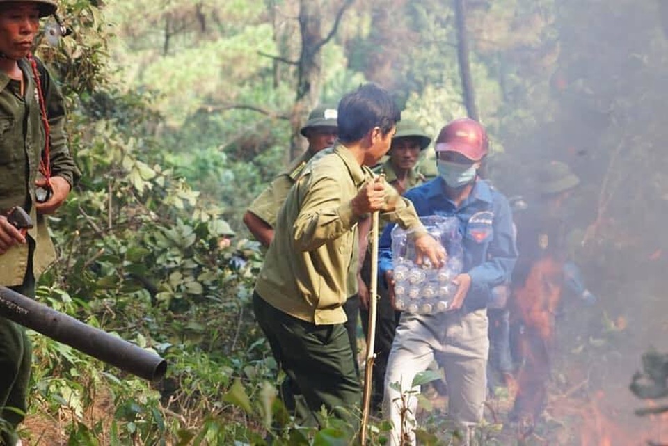 25 tiếng đồng hồ vật lộn giữa biển lửa - 5 25 tiếng đồng hồ vật lộn giữa biển lửa - 5