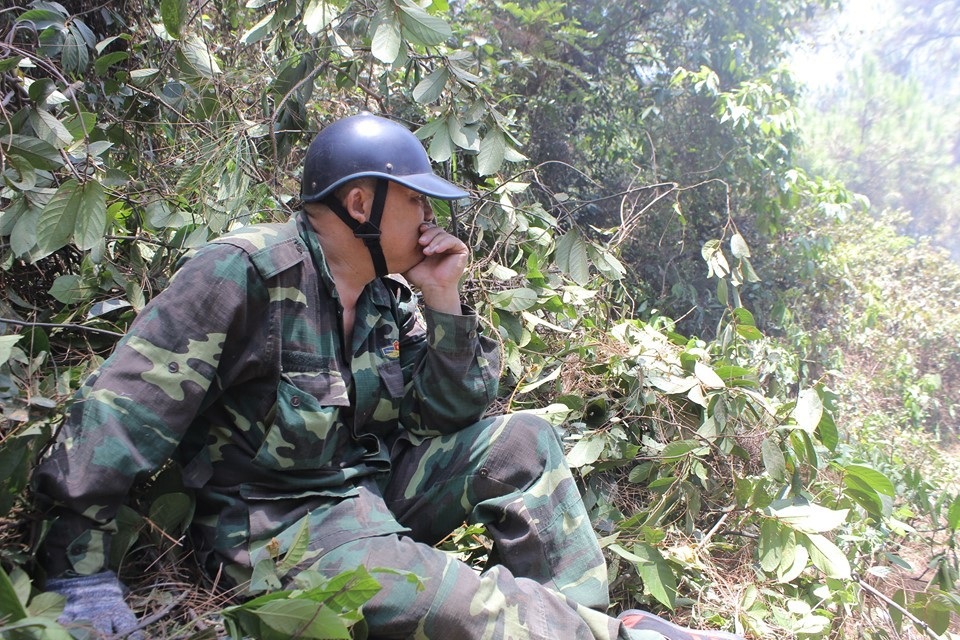 25 tiếng đồng hồ vật lộn giữa biển lửa - 8 25 tiếng đồng hồ vật lộn giữa biển lửa - 8