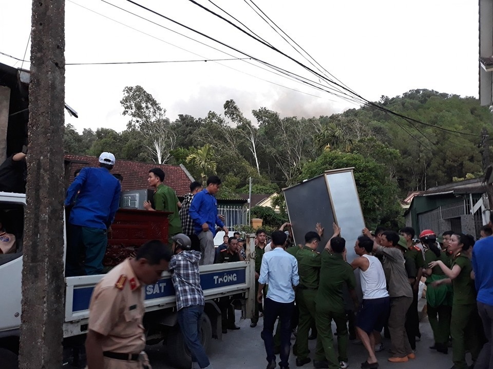Vụ cháy rừng trong đêm: Lửa lại bùng phát dữ dội vào sáng sớm - 5 Vụ cháy rừng trong đêm: Lửa lại bùng phát dữ dội vào sáng sớm - 5