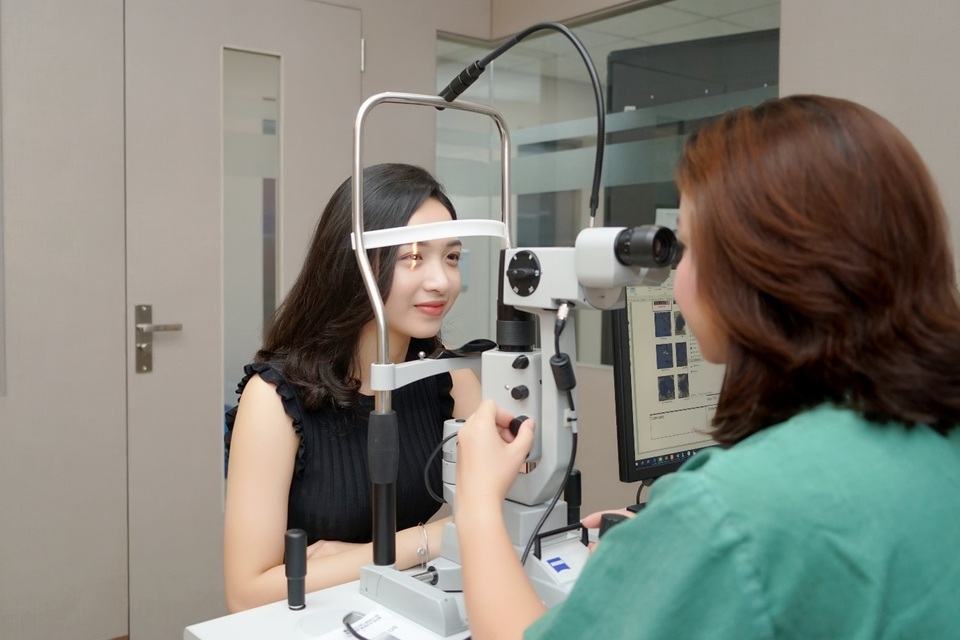 Bệnh nhân phẫu thuật tật khúc xạ mắt được hỗ trợ đến 49% chi phí tại ngày hội Shining Days - 1 Bệnh nhân phẫu thuật tật khúc xạ mắt được hỗ trợ đến 49% chi phí tại ngày hội Shining Days - 1
