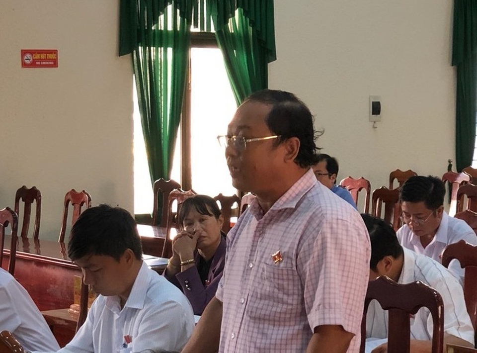 Phó Chủ tịch huyện được điều động làm Bí thư xã xin nghỉ việc - 1 Phó Chủ tịch huyện được điều động làm Bí thư xã xin nghỉ việc - 1