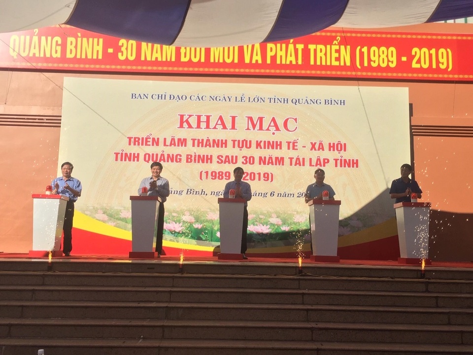 Quảng Bình tổ chức triển lãm thành tựu kinh tế - xã hội sau 30 năm tái lập tỉnh - 1 Quảng Bình tổ chức triển lãm thành tựu kinh tế - xã hội sau 30 năm tái lập tỉnh - 1