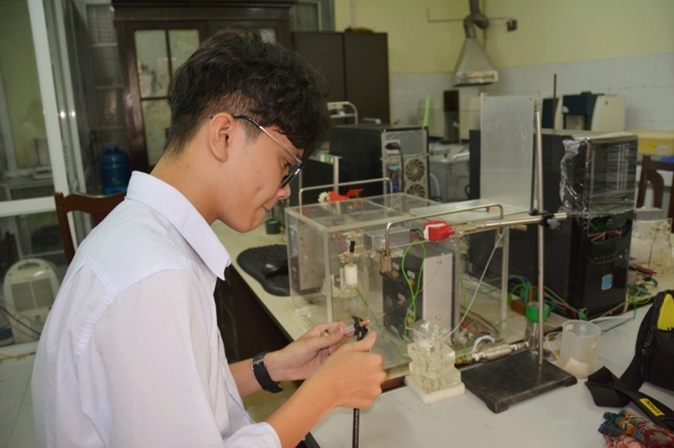 Nam sinh 16 tuổi sở hữu loạt giải thưởng nghiên cứu khoa học ấn tượng - 2 Nam sinh 16 tuổi sở hữu loạt giải thưởng nghiên cứu khoa học ấn tượng - 2