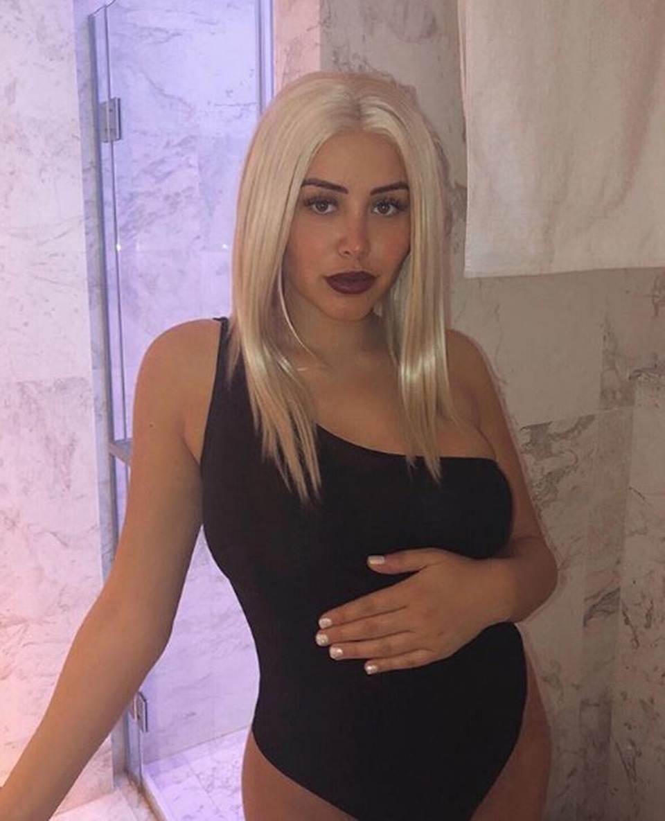 Marnie Simpson gợi cảm khoe bụng bầu với bikini - 8 Marnie Simpson gợi cảm khoe bụng bầu với bikini - 8