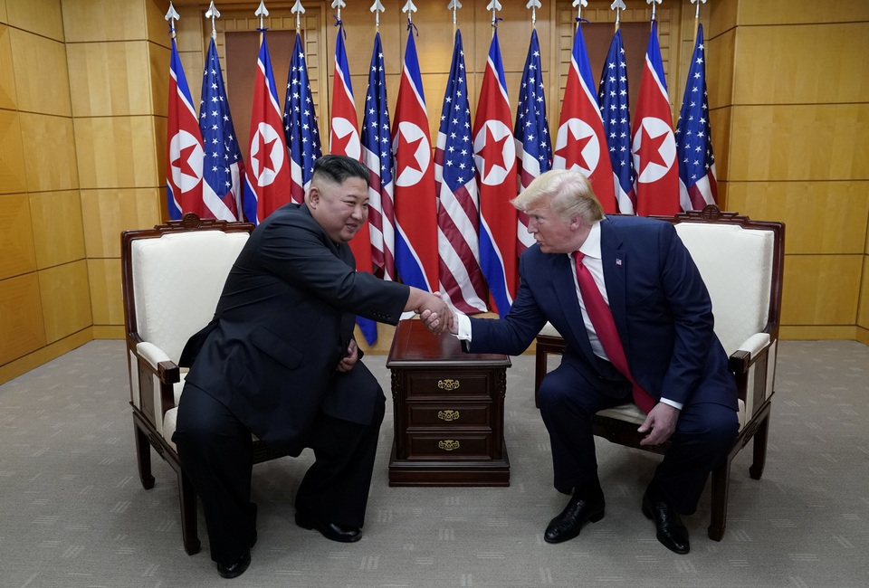 Bước chân lịch sử của Tổng thống Trump trên lãnh thổ Triều Tiên - 13 Bước chân lịch sử của Tổng thống Trump trên lãnh thổ Triều Tiên - 13