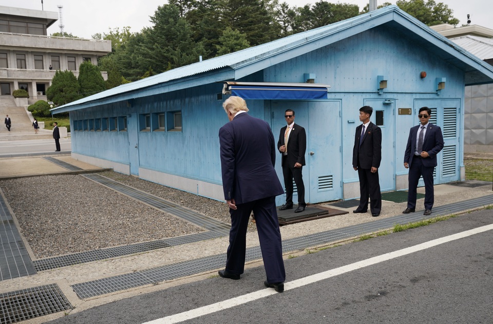 Bước chân lịch sử của Tổng thống Trump trên lãnh thổ Triều Tiên - 1 Bước chân lịch sử của Tổng thống Trump trên lãnh thổ Triều Tiên - 1
