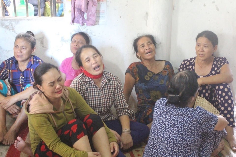 Quê nhà đứt ruột đợi tin 9 thuyền viên mất tích trên biển - 2