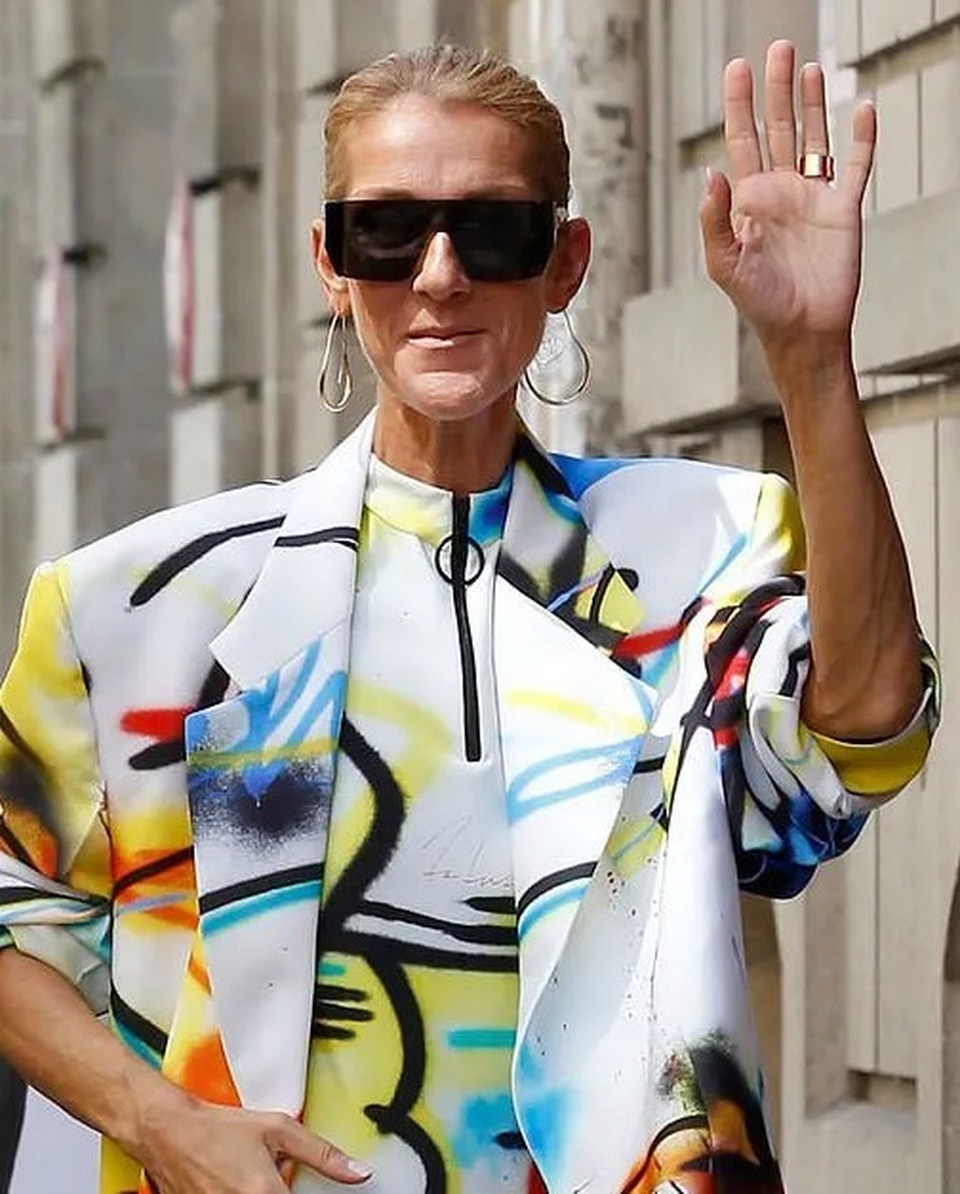 Celine Dion khoe chân dài với váy ngắn - 6