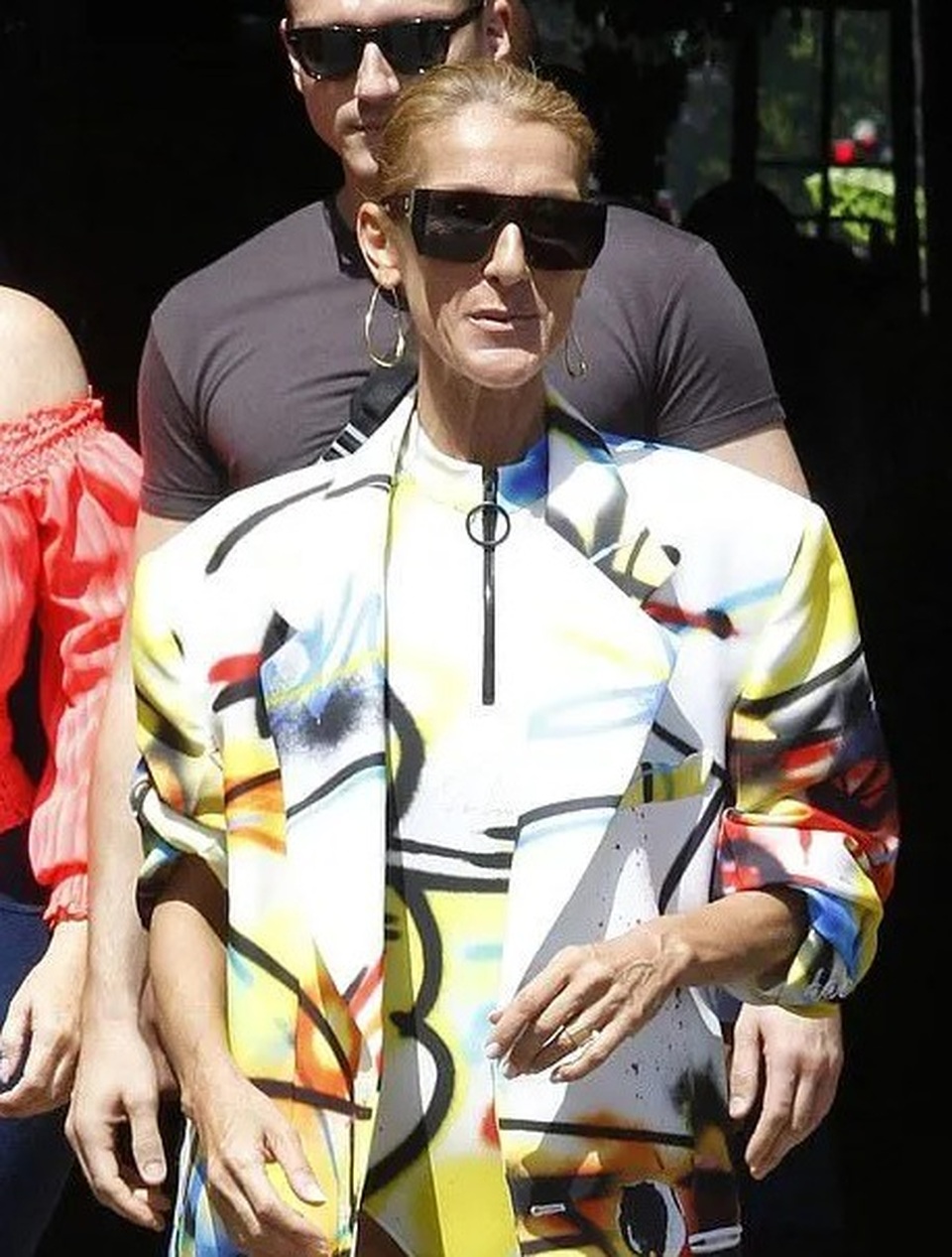 Celine Dion khoe chân dài với váy ngắn - 7